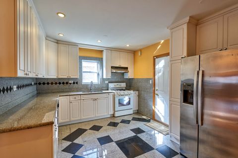 Tiny photo for 6430 N maplewood Street, Chicago, IL 60645 (MLS # 12576146)