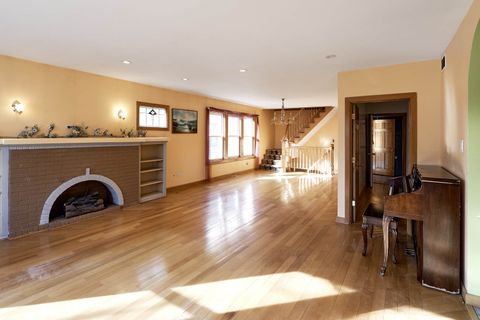 Tiny photo for 6430 N maplewood Street, Chicago, IL 60645 (MLS # 12576146)