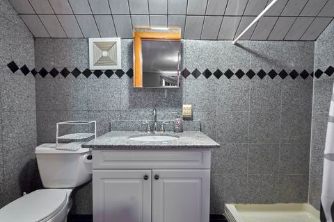 Tiny photo for 6430 N maplewood Street, Chicago, IL 60645 (MLS # 12576146)