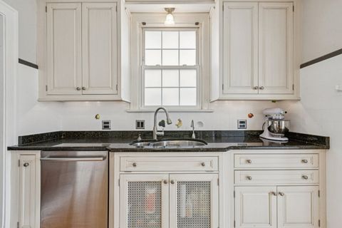 Tiny photo for 1220 N Oak Park Avenue, Oak Park, IL 60302 (MLS # 12601035)