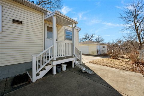 Tiny photo for 611 Pierce Street, Aurora, IL 60505 (MLS # 12581546)