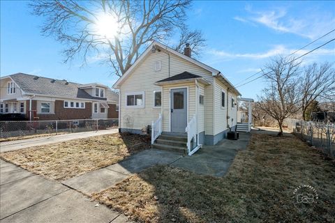 Photo of 611 Pierce Street, Aurora, IL 60505 (MLS # 12581546)