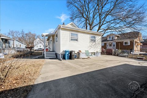 Tiny photo for 611 Pierce Street, Aurora, IL 60505 (MLS # 12581546)