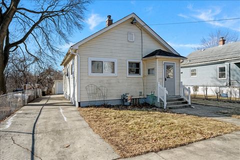 Tiny photo for 611 Pierce Street, Aurora, IL 60505 (MLS # 12581546)