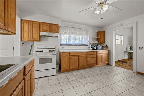 Tiny photo for 611 Pierce Street, Aurora, IL 60505 (MLS # 12581546)