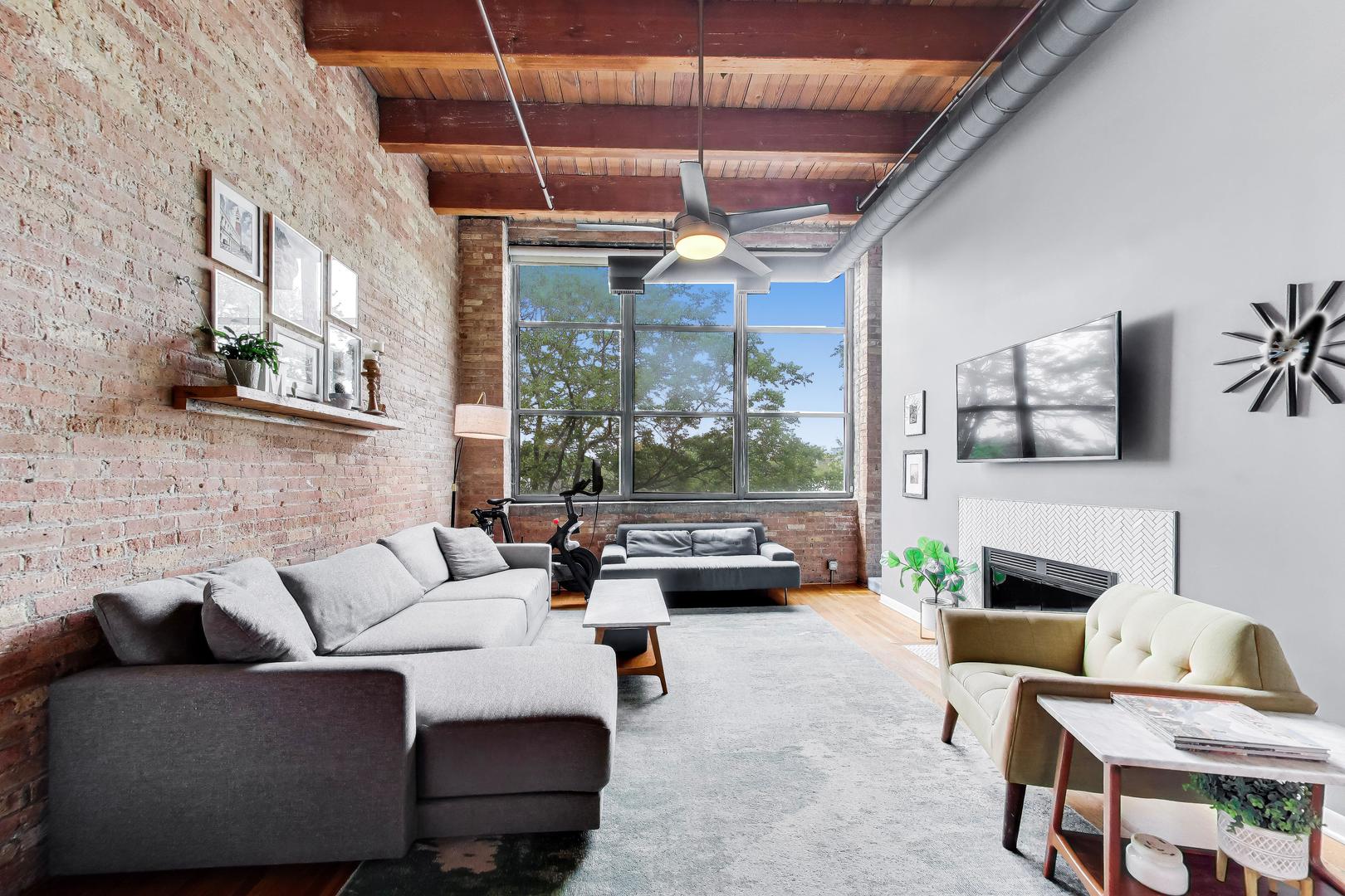 1733 W Irving Park Road 409