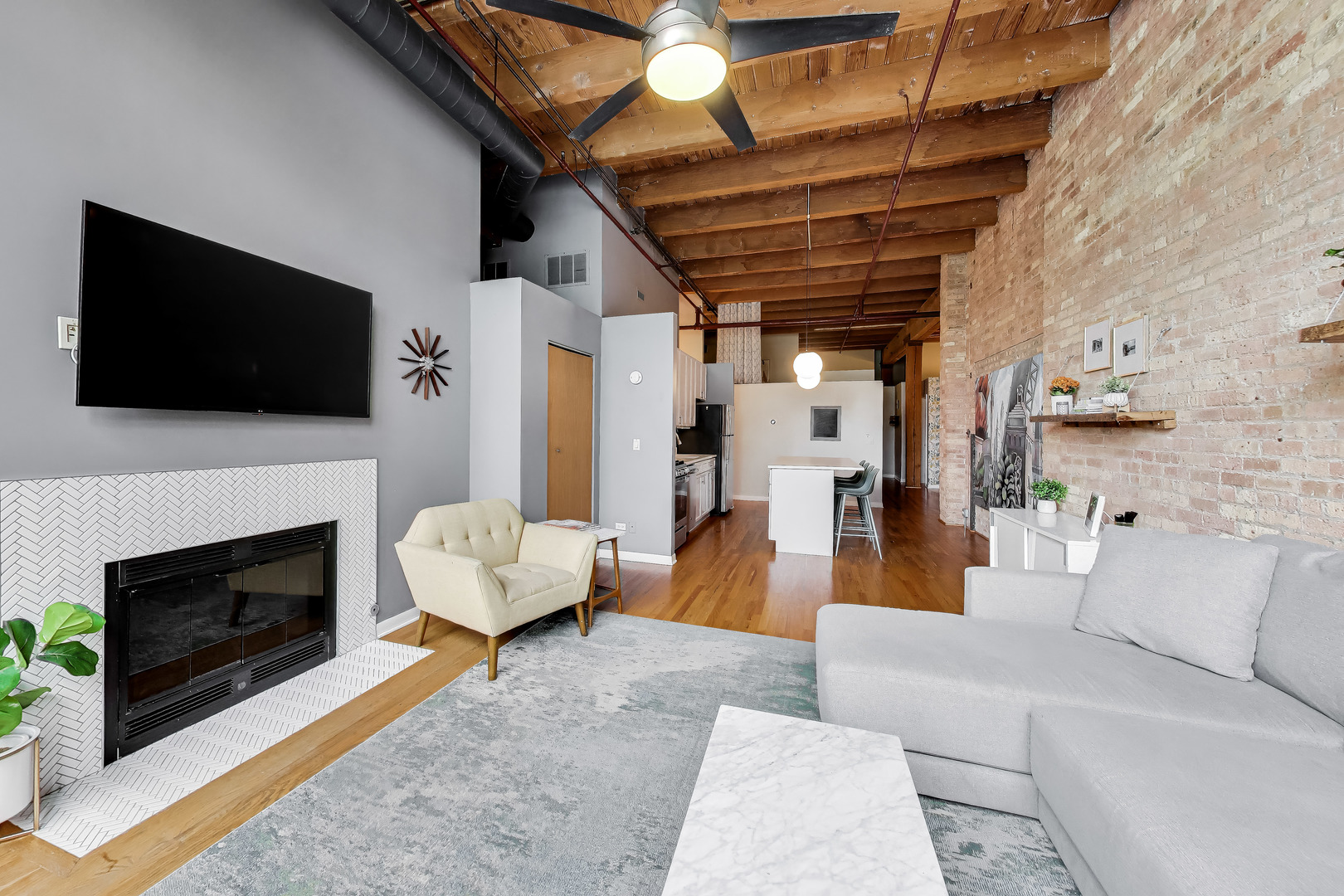 1733 W Irving Park Road 409