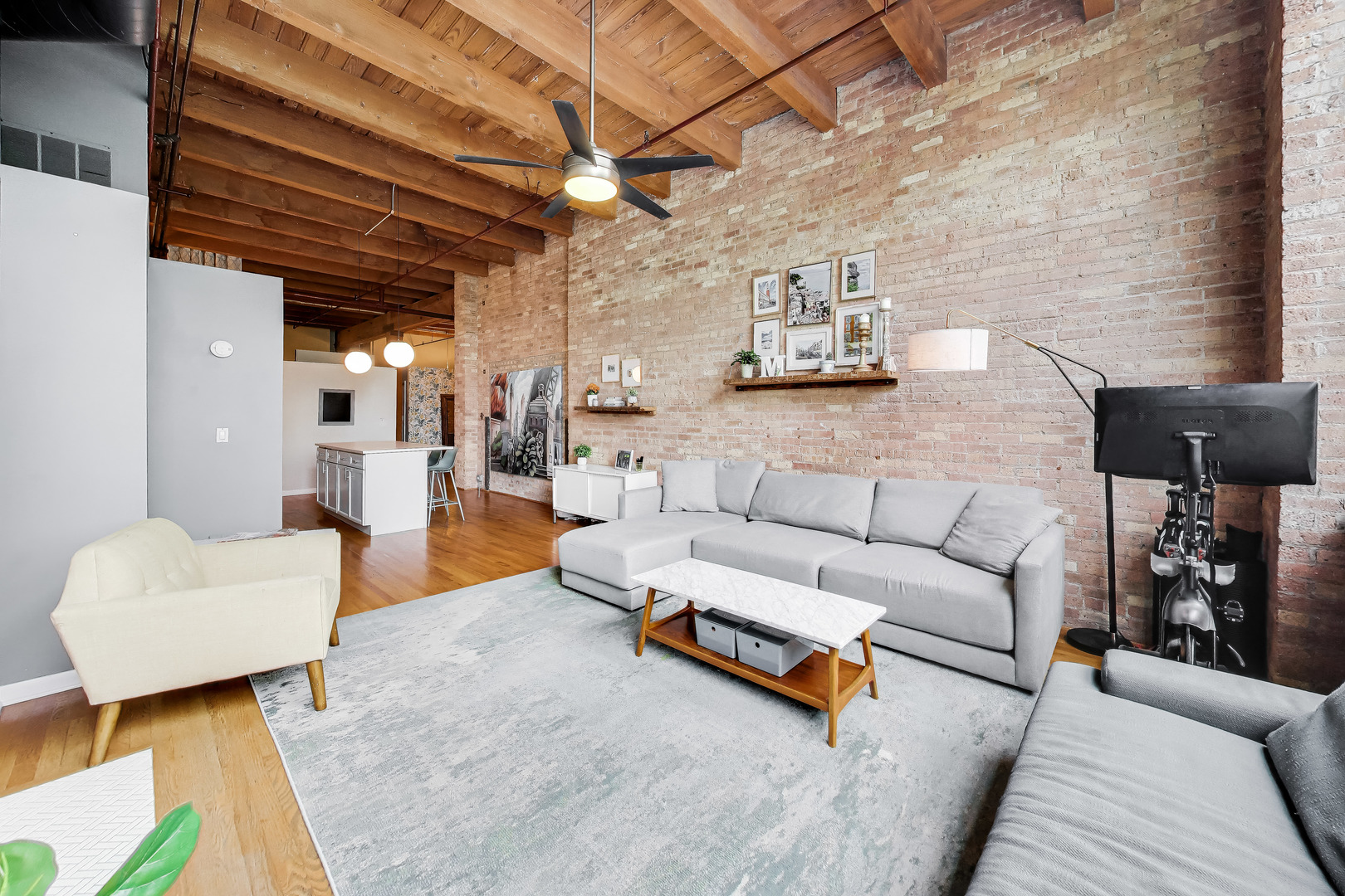 1733 W Irving Park Road 409
