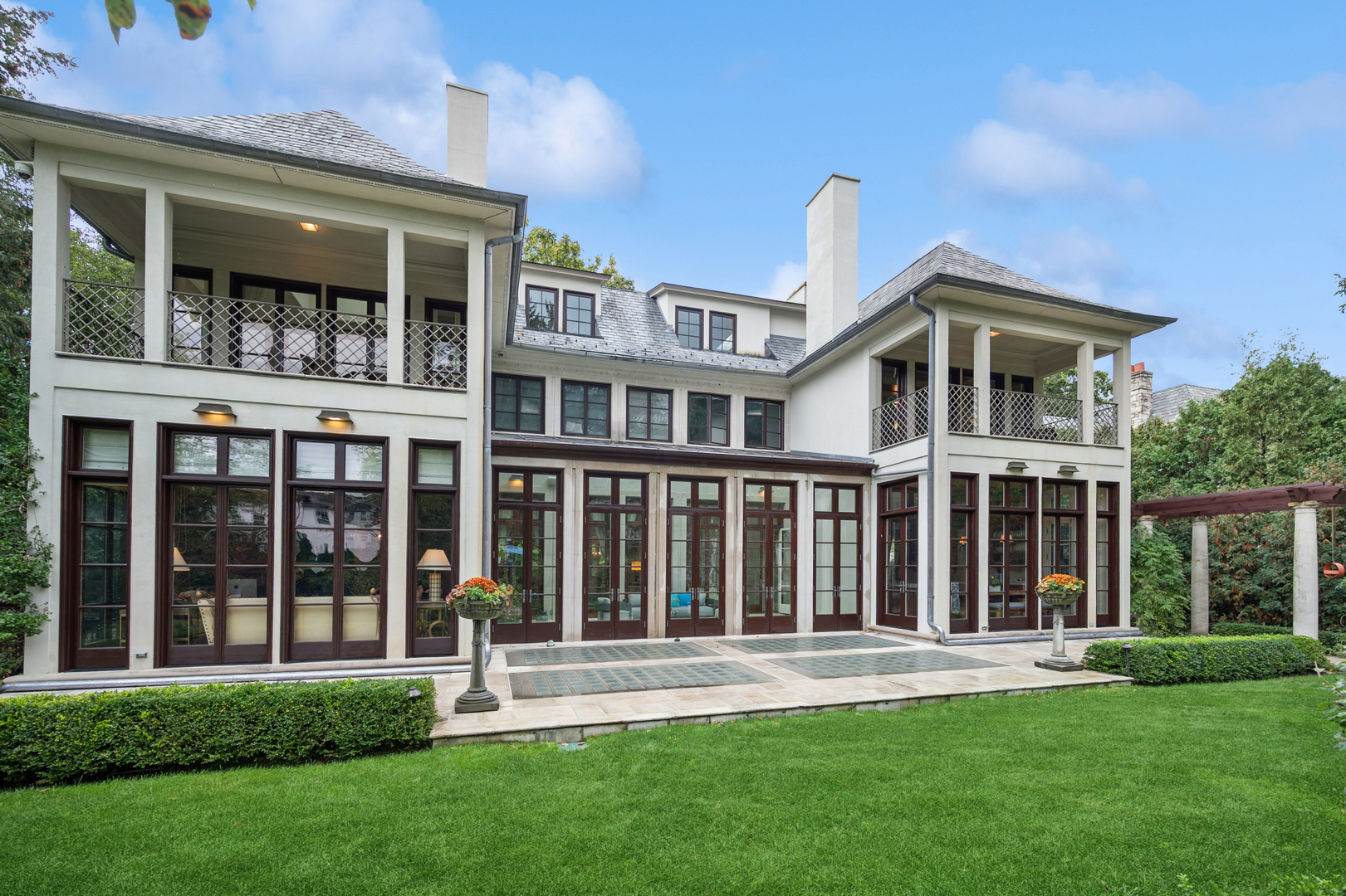 528 Roslyn Road