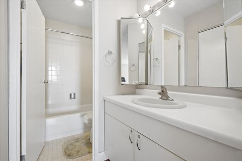Tiny photo for 5320 N Sheridan Road #2403, Chicago, IL 60640 (MLS # 12627916)