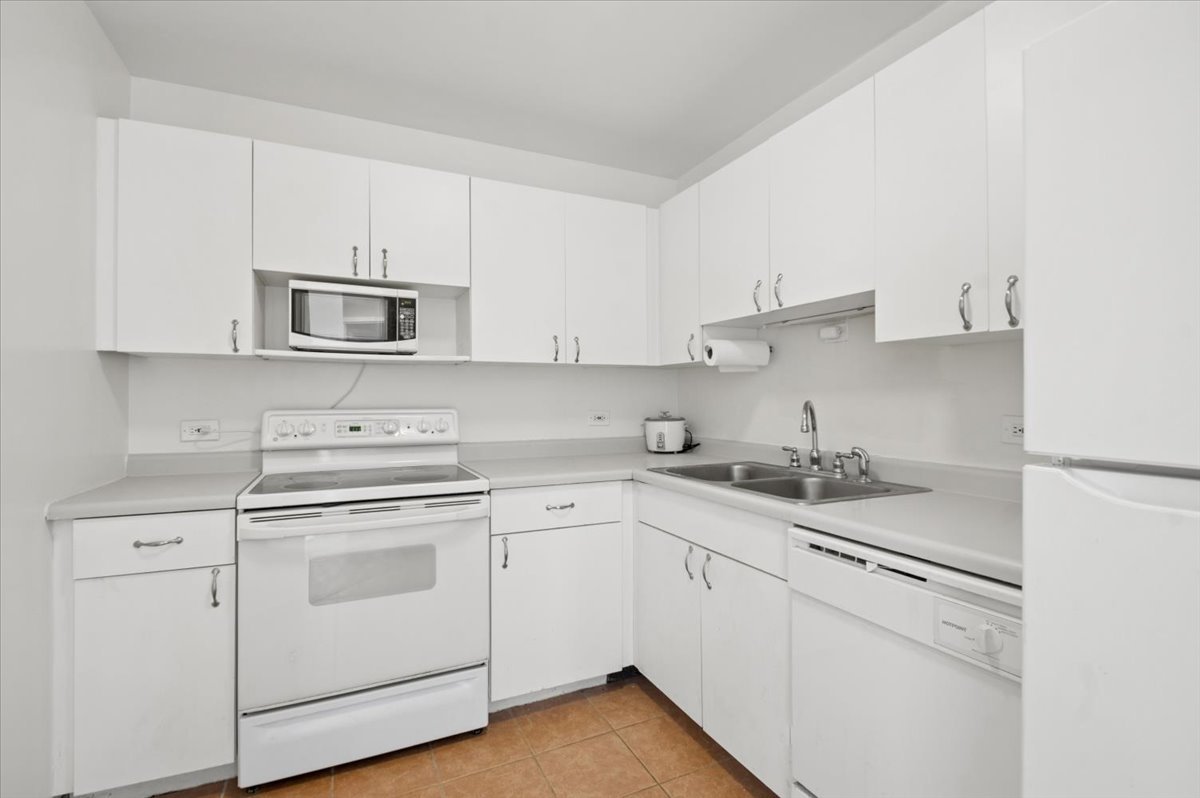 5320 N Sheridan Road 2403