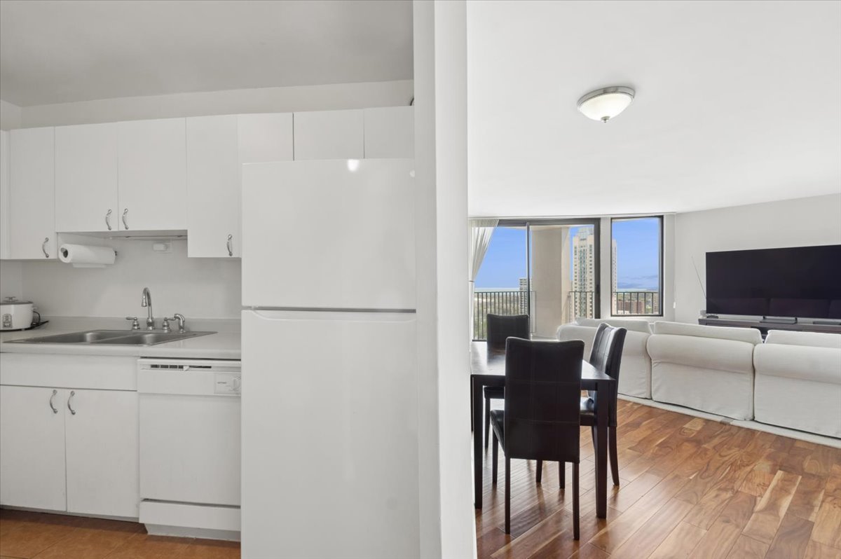 5320 N Sheridan Road 2403