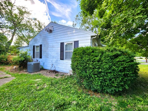 Tiny photo for 404 N Smith Street, Carbondale, IL 62901 (MLS # 12690713)