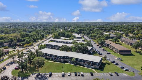 Tiny photo for 9954 S 84th Terrace #109, Palos Hills, IL 60465 (MLS # 12494410)