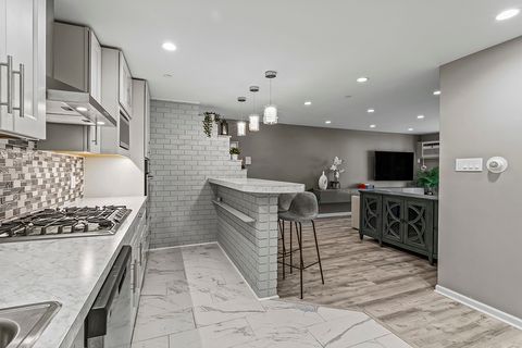 Tiny photo for 9954 S 84th Terrace #109, Palos Hills, IL 60465 (MLS # 12494410)