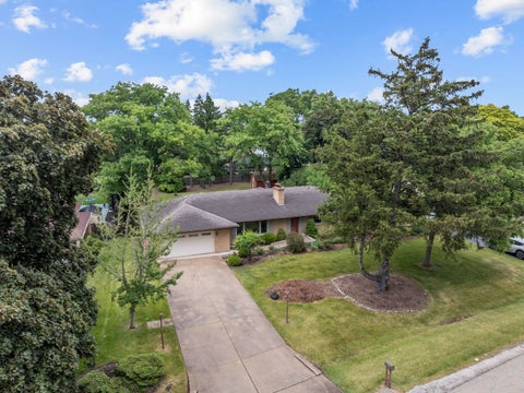 Tiny photo for 29 E Stonegate Drive, Prospect Heights, IL 60070 (MLS # 12628504)