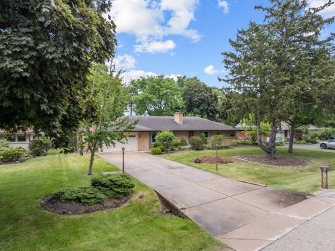 Tiny photo for 29 E Stonegate Drive, Prospect Heights, IL 60070 (MLS # 12628504)