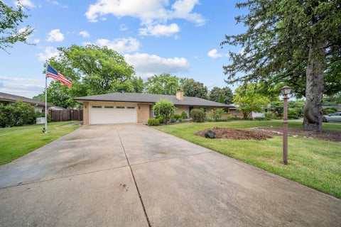 Tiny photo for 29 E Stonegate Drive, Prospect Heights, IL 60070 (MLS # 12628504)