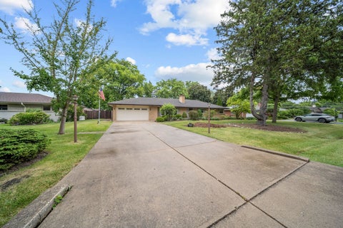 Tiny photo for 29 E Stonegate Drive, Prospect Heights, IL 60070 (MLS # 12628504)