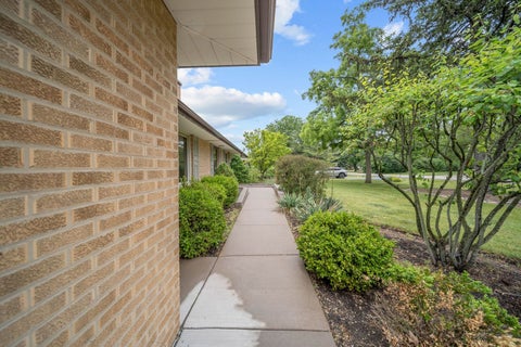 Tiny photo for 29 E Stonegate Drive, Prospect Heights, IL 60070 (MLS # 12628504)