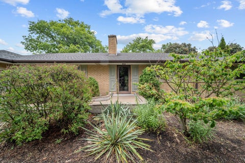 Tiny photo for 29 E Stonegate Drive, Prospect Heights, IL 60070 (MLS # 12628504)
