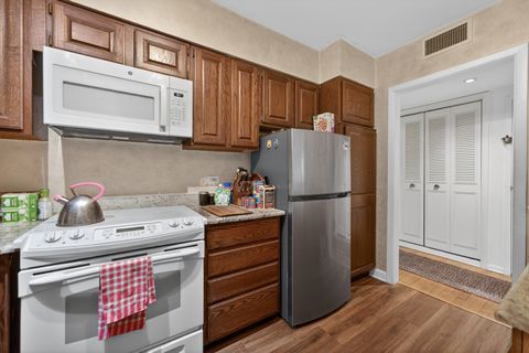 Tiny photo for 835 Ridge Avenue #507, Evanston, IL 60202 (MLS # 12605860)