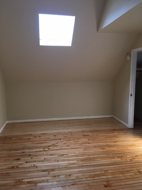 1911 W Eddy Street 3