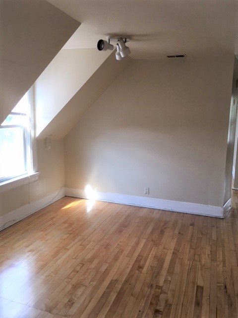 1911 W Eddy Street 3
