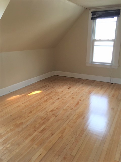 1911 W Eddy Street 3