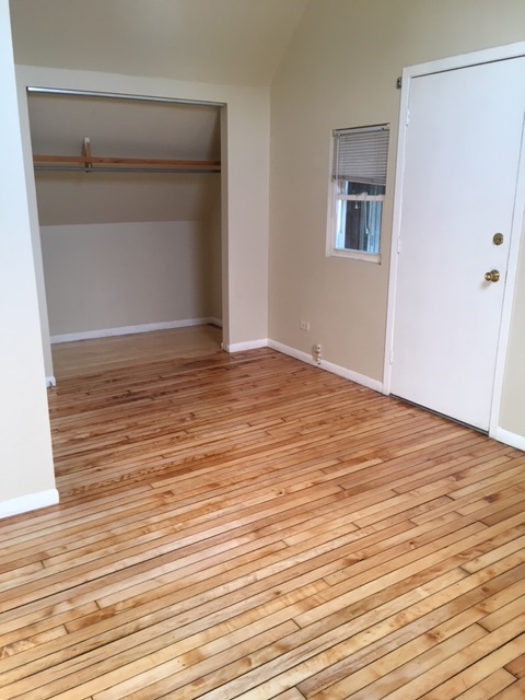 1911 W Eddy Street 3
