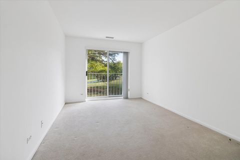 Tiny photo for 805 Leicester Road #118, Elk Grove Village, IL 60007 (MLS # 12485560)