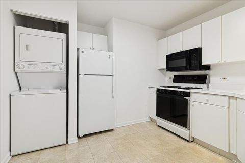 Tiny photo for 805 Leicester Road #118, Elk Grove Village, IL 60007 (MLS # 12485560)