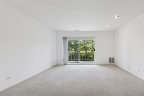 Tiny photo for 805 Leicester Road #118, Elk Grove Village, IL 60007 (MLS # 12485560)