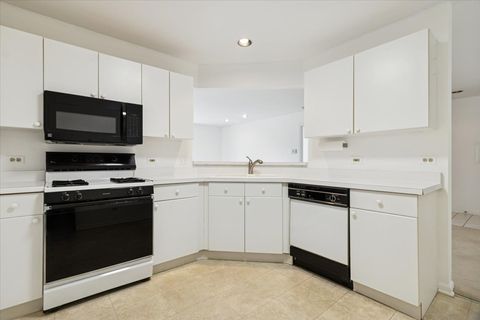 Tiny photo for 805 Leicester Road #118, Elk Grove Village, IL 60007 (MLS # 12485560)