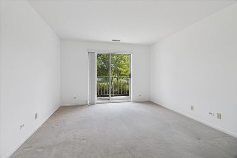 Tiny photo for 805 Leicester Road #118, Elk Grove Village, IL 60007 (MLS # 12485560)