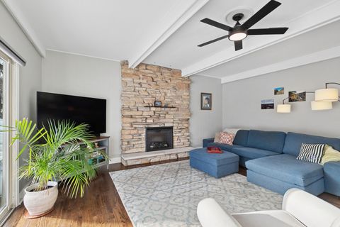 Tiny photo for 635 E Golf Road, Libertyville, IL 60048 (MLS # 12525397)