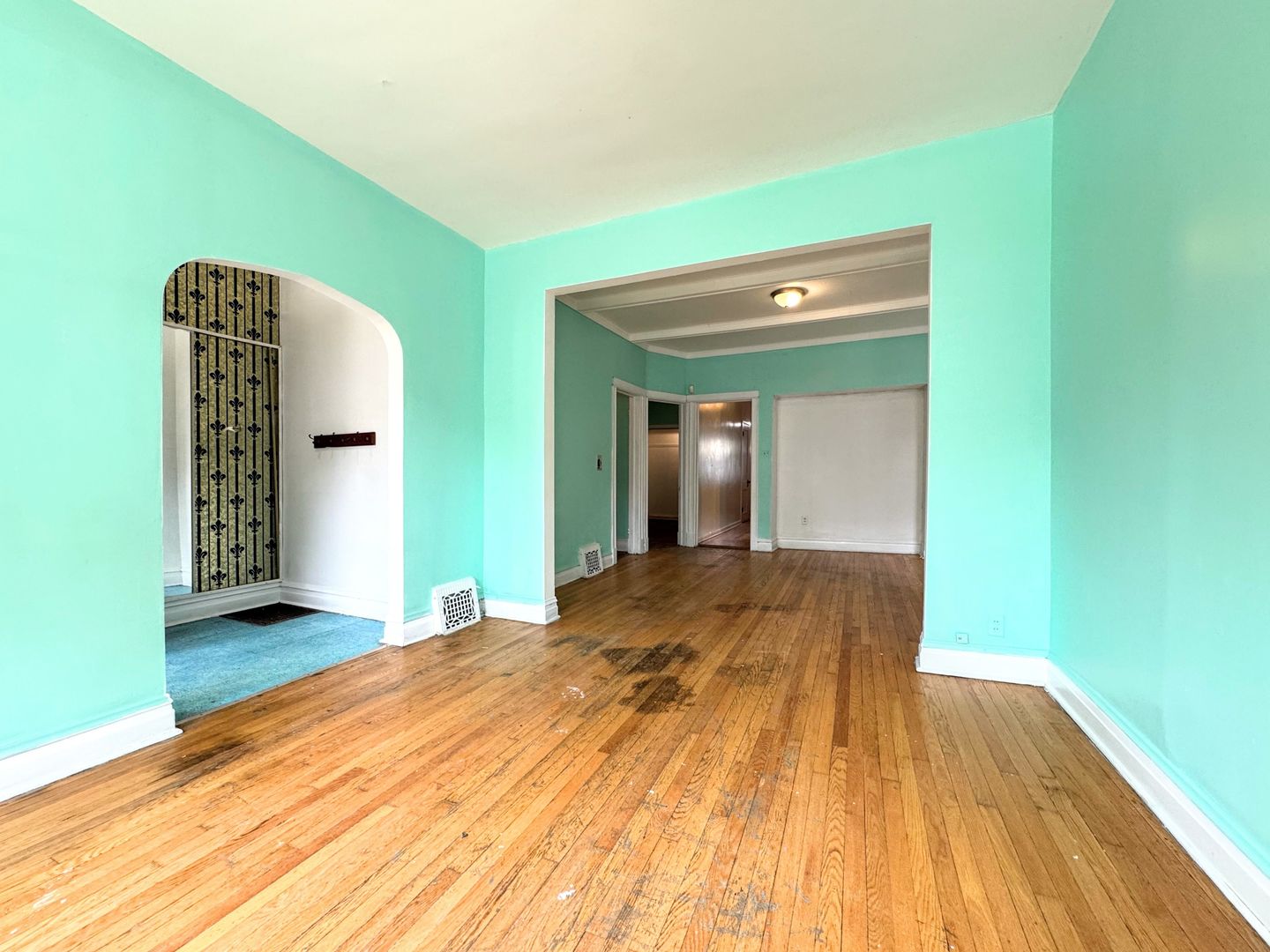 3914 W Gladys Avenue