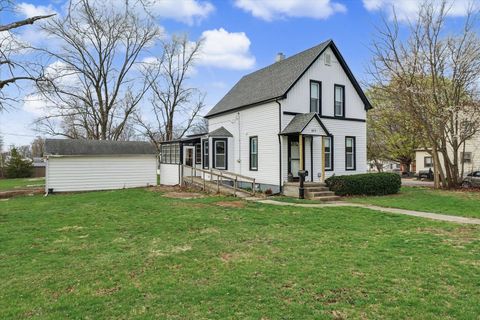 Tiny photo for 611 E 13th Street, Gibson City, IL 60936 (MLS # 12585275)