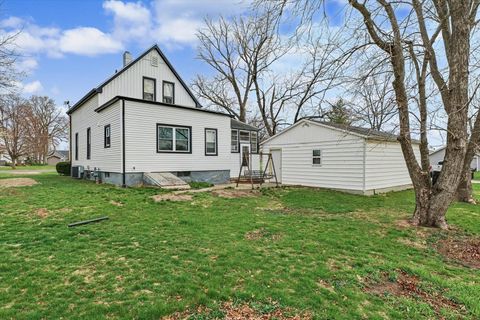 Tiny photo for 611 E 13th Street, Gibson City, IL 60936 (MLS # 12585275)