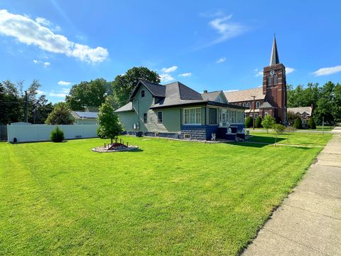 Photo of 401 S Jackson Street, Flanagan, IL 61740 (MLS # 12654501)