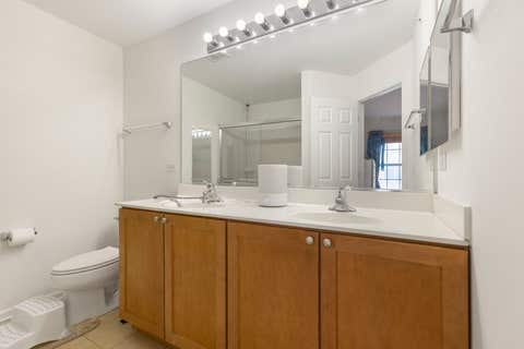 Tiny photo for 721 Hanbury Drive, Des Plaines, IL 60016 (MLS # 12723945)