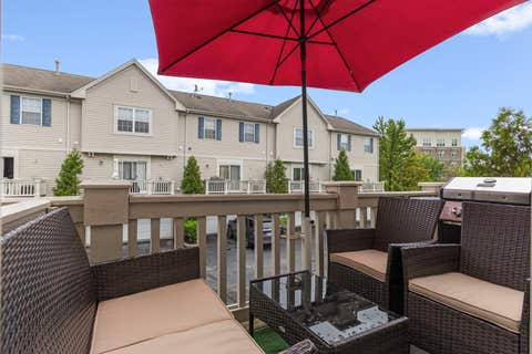 Tiny photo for 721 Hanbury Drive, Des Plaines, IL 60016 (MLS # 12723945)