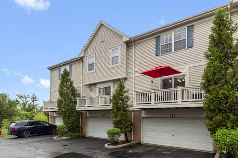 Tiny photo for 721 Hanbury Drive, Des Plaines, IL 60016 (MLS # 12723945)