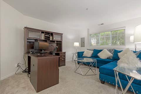 Tiny photo for 721 Hanbury Drive, Des Plaines, IL 60016 (MLS # 12723945)