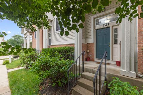 Photo of 721 Hanbury Drive, Des Plaines, IL 60016 (MLS # 12723945)