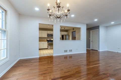 Tiny photo for 12 Sommerset Lane, Lincolnshire, IL 60069 (MLS # 12629160)