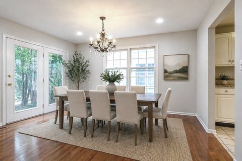 Tiny photo for 12 Sommerset Lane, Lincolnshire, IL 60069 (MLS # 12629160)