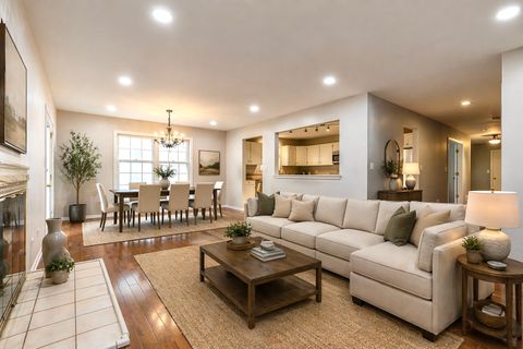 Tiny photo for 12 Sommerset Lane, Lincolnshire, IL 60069 (MLS # 12629160)