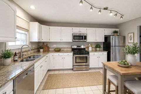 Tiny photo for 12 Sommerset Lane, Lincolnshire, IL 60069 (MLS # 12629160)