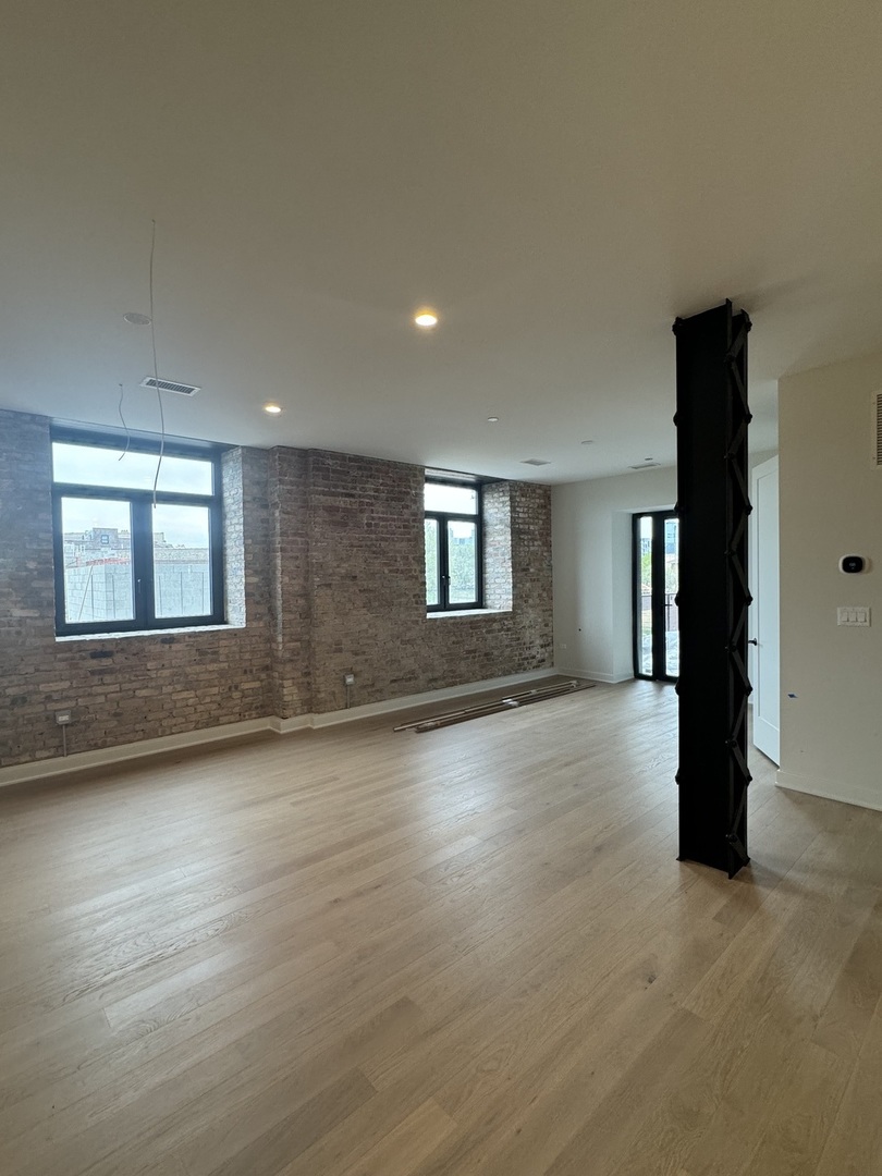 1356 W Chestnut Street 203
